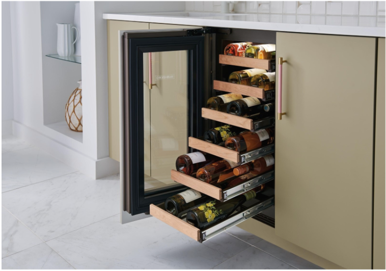 vinoteca-subzero-refrigerador-vinos-botellas-moderna-elegante-puerta-de-vidrio-panelable