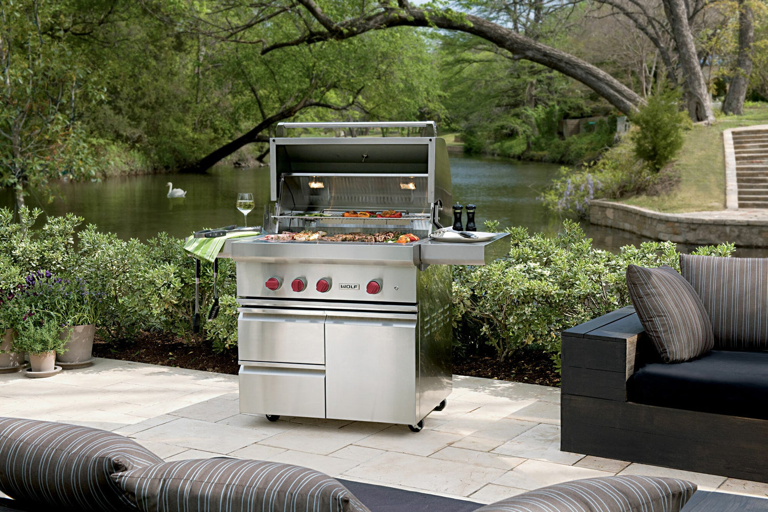 asador-de-exterior-en-jardin-marca-wolf
